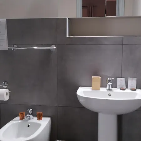 ゲストハウス Cconforthotels Suite&Chic 3*